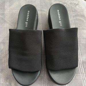 Steve Madden black platform slides